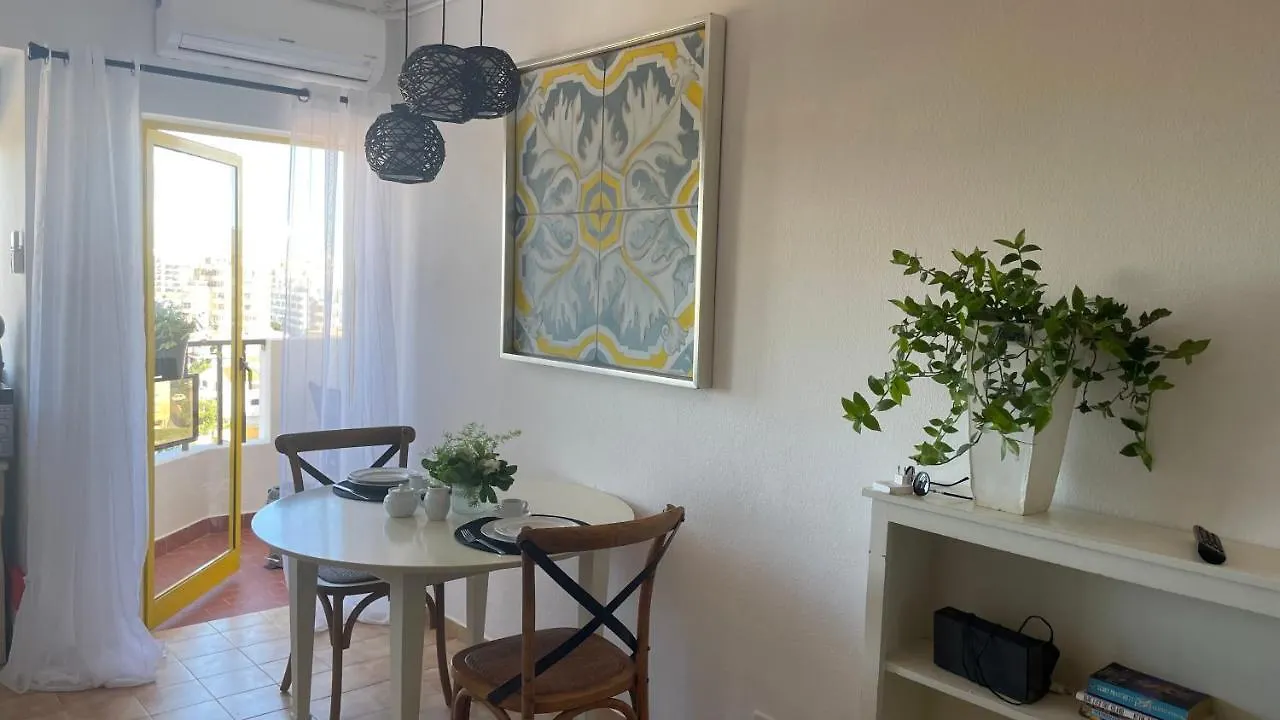 No More Snow, 300 M From The Beach, King Size Bed, Fast Wi-Fi Portimão Portugal
